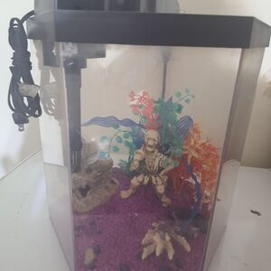 MarinelandAquarium System Eclipse Hexagonal 5 Gal Led with Pirate Skeleton Decor